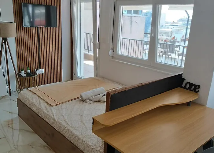 Apartment Zara's Boutique Near Venizelos Metro Station